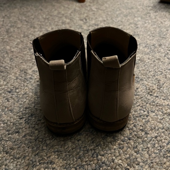 Men’s Chelsea Boots by Calvin | Beige | Suede-like | Size 9 - Picture 4 of 4